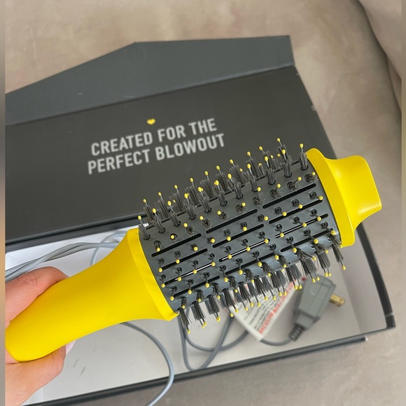 Drybar blowdryer brush, like new - Picture 3 of 3